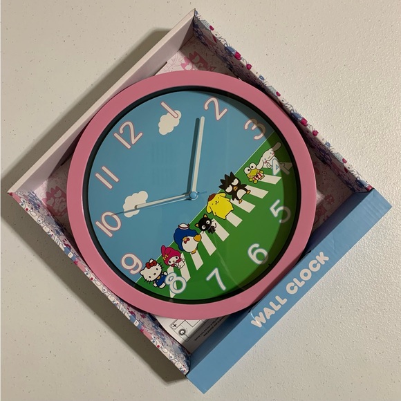 Hello Kitty and Friends by Sanrio Analog Wall Clock-New in Box - Picture 3 of 5